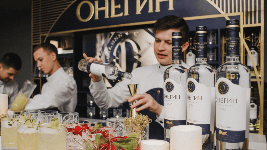 Бутилки водка Онегин на изложба в магазин Selesta Trading.